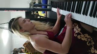 SarahTonin Piano Doodles - Episode 4 - I'm BACK! This time Singing & Playing!