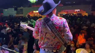 Conjunto Dezibel LIVE @ Azteca - Willy goes crazy! Huapango Mix