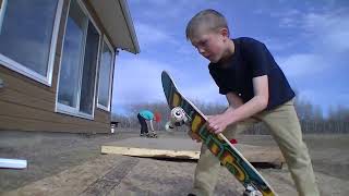 Leo Skateboarding 16