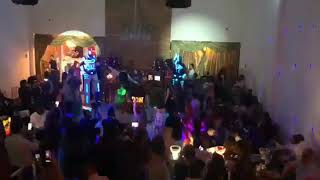 Entrada dos Robozão na festa... olha isso que Show ..