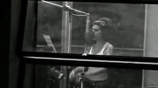 UNSEEN/EXTREMELY RARE: Amy Winehouse recording Cupid live @ Metropolis Studios 2007 (18s only)