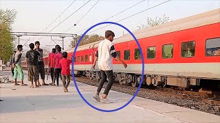 Young boy dances to the tune of Track Sounds - Mumbai Rajdhani - Indian Railways
