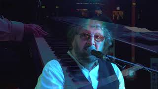 Last Kiss / An Audience With Chas Hodges