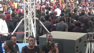 Meet Patrick Lowry Music on a hot African medley Praise .....Nita mwimbia bwana NitamchezeaYesu.