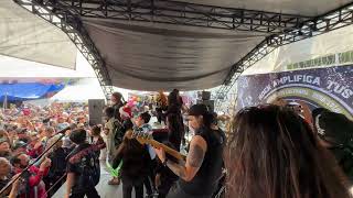 Garrobos en la navidad metalera en el tianguis del chopo 