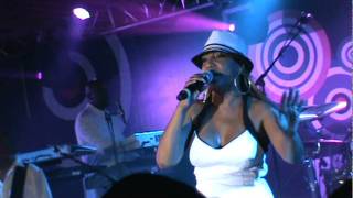 Cherrelle & Alexander O'Neal - "Everything I Miss at Home" Live @ 2011 Essence Music Fest - 07/01/11