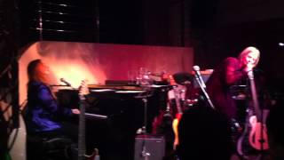JULIA FORDHAM (Featuring Judith Owen) - IT SCARES ME