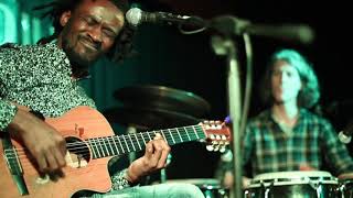 Niwel and Éamonn play at The Harbour Bar (2)