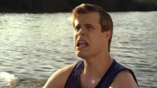 How did Jamal's mother inspire him during the boat race