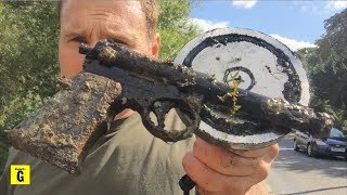 CRAZY Roadside Magnet Fishing………..Found Guns Knives The Lot!!!