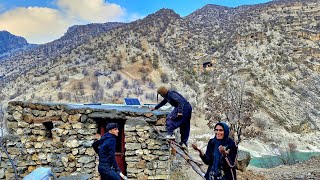 The true meaning of humanity: Young men build a roof for a nomadic mother
