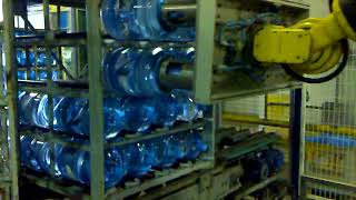 Assatec-loading robot in a production line