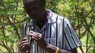 Olweny Maurice Abitingson - Pe nek dano (English subtitles)
