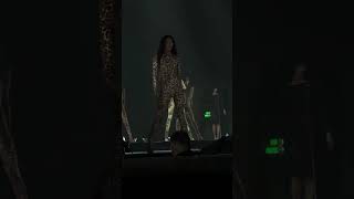 Elodie - Mi Ami Mi Odi/Cuore Nero/Anche Stasera live a Bari, 28/11/2025