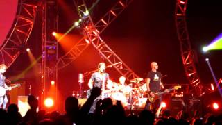 Keith Urban - Mirror Guitar - Moline 2011