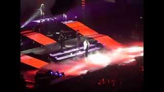 Usher Singing 'OMG' Live