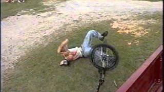 SDK's Bmx tailgate grind fail