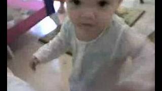 BABY CORA Walking