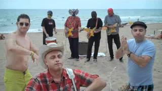 Deke Dickerson and Los Straitjackets live on the beach in Spain!