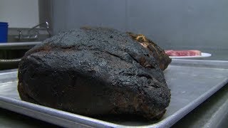 Woman sets new eating record at Milwaukee steakhouse -- 22.5 pounds of prime rib!