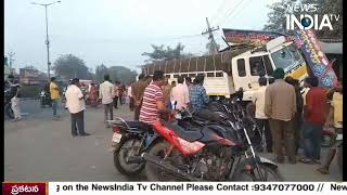 గోదావరిఖని బస్టాండ్ వద్ద జ్యోతి టిఫిన్ సెంటర్ లోకి దూసుకుపోయిన  డీసీఎం వ్యాన్