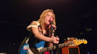 Lambrini Girls - Big Dick Energy - live @ Strom München 17.12.2025 Girl Punk Riot Grrrl