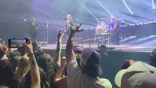 3 days grace "i hate everything about you" live in ottawa