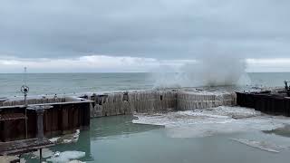 Lake Michigan midwinter swell. Jan 28, 2024