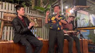 What a Wonderful World - Jimmy Yap of Singapore singing in Cat Ba Island, Hai Phong, Vietnam