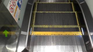 Ikebukuro Station, Tokyo, Japan - Hitachi VX Series S1000VX-EN Escalator 日立 VXシリーズエスカレーター