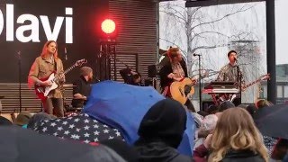 Olavi Uusivirta – Ollaanko tämä kesä näin / Live @ Linnanmäki