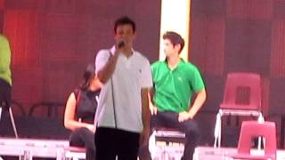 Kurt/Rachel duet and Finn talking - Glee live