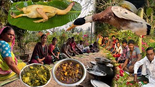 শীতের দুপুরে রোদে বসে সবাই মিলে হাঁসের মাংস দিয়ে জমিয়ে খাওয়া-দাওয়া ||