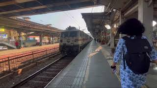 LGD WAP7 Attack with MGR Chennai Central  Ahmedabad Humsafar Express in Full MPS !!