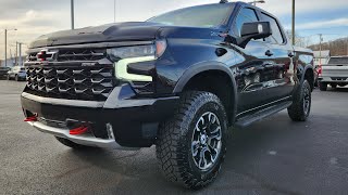 2023 Chevrolet Silverado ZR2 very quick overview 😁