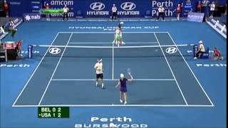 Isner serving Henin - 2011 Hopman Cup Final - Belgium vs USA Mixed Doubles
