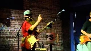 the 44's johnny main the man!!!