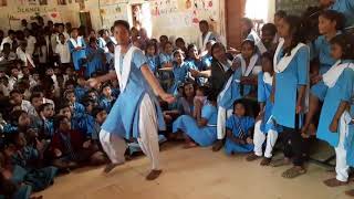 सरकारी स्कूल की छात्रा का ऐसा डांस आपने कभी नहीं देखा होगा || gov. school dance Saki Saki song 2020