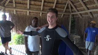SCUBA DIVE MOZAMBIQUE - Giant Turtle with Nathan
