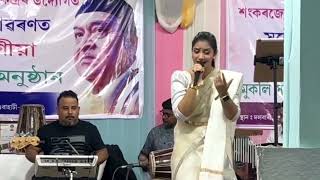 Gum Sum Nisha Aayee Live performed by Sobhangi at guwahati #bhupenhazarika