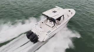 Robalo R300 in Action