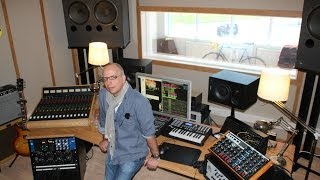 Á bak við borðin - Pétur Medialux