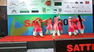 Kashmri Girls performing an Dance on na indian song @ SATTE by tourallindia.com