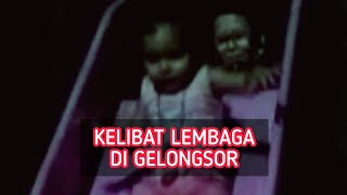Penampakkan lembaga ketika bermain gelongsor
