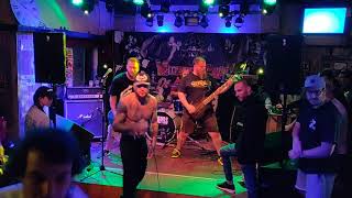 CDC    Saddle Up + Crowd War    Live