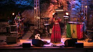 MARIAA SIGA - Weergou Yaram live au Festival de Robion