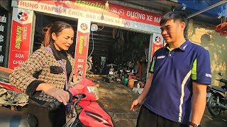 After much effort, Tieu Vi finally got her own motorbike.
