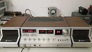 The Cobra 2000gtl Base Radio,this one is a pretty nice example, dual speakers AM/SSB