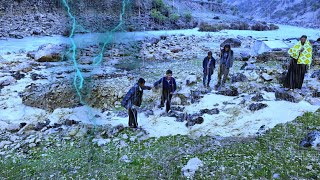 Nomadic Life |Winter Rain in the Mountains, Struggle for Survival, Harsh Nomadic Life in the Storm⛈️