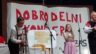 Mami in očetu (F.Zeme), izvaja Družinski trio Pogladič